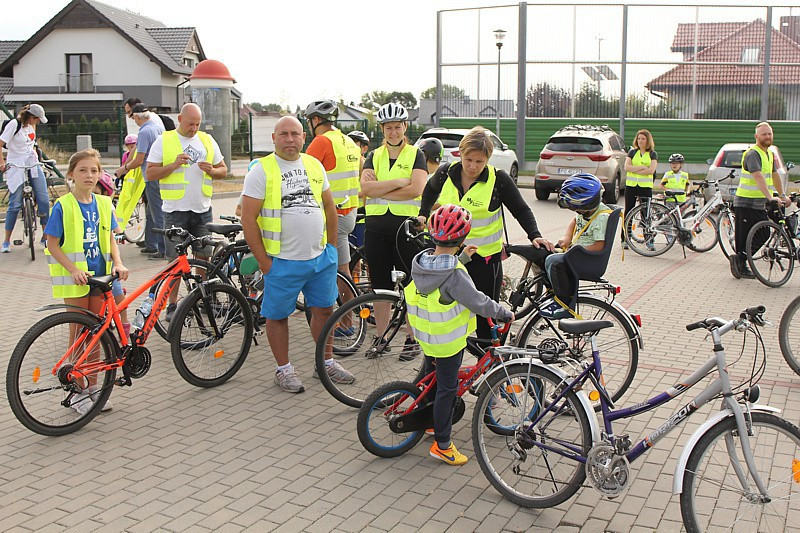 Rodzinny rajd rowerowy w Mierzynie [zdjęcia]