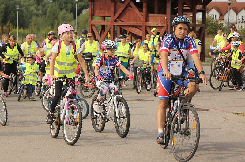 Rodzinny rajd rowerowy w Mierzynie [zdjęcia]