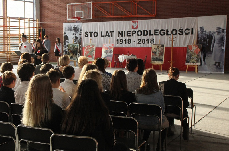 Uroczystości 100-lecia odzyskania przez Polskę niepodległości w filii SP8 [foto]