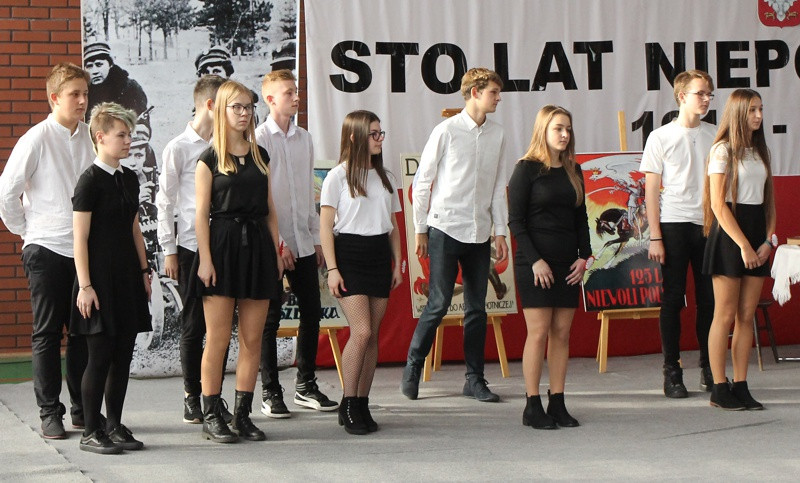 Uroczystości 100-lecia odzyskania przez Polskę niepodległości w filii SP8 [foto]