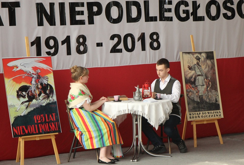 Uroczystości 100-lecia odzyskania przez Polskę niepodległości w filii SP8 [foto]