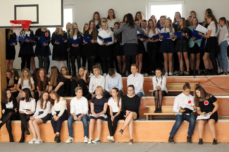 Uroczystości 100-lecia odzyskania przez Polskę niepodległości w filii SP8 [foto]