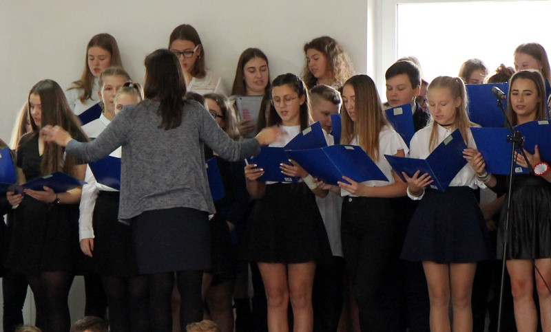 Uroczystości 100-lecia odzyskania przez Polskę niepodległości w filii SP8 [foto]