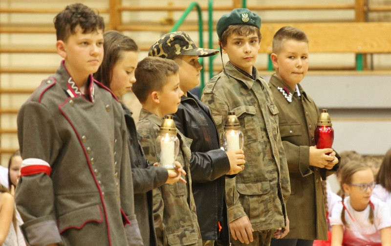 Wieczornica dla Niepodległej w SP 8 [foto]