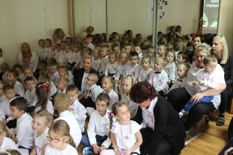 Przedszkolaki z 'Tęczowej krainy' dla Niepodległej [foto]