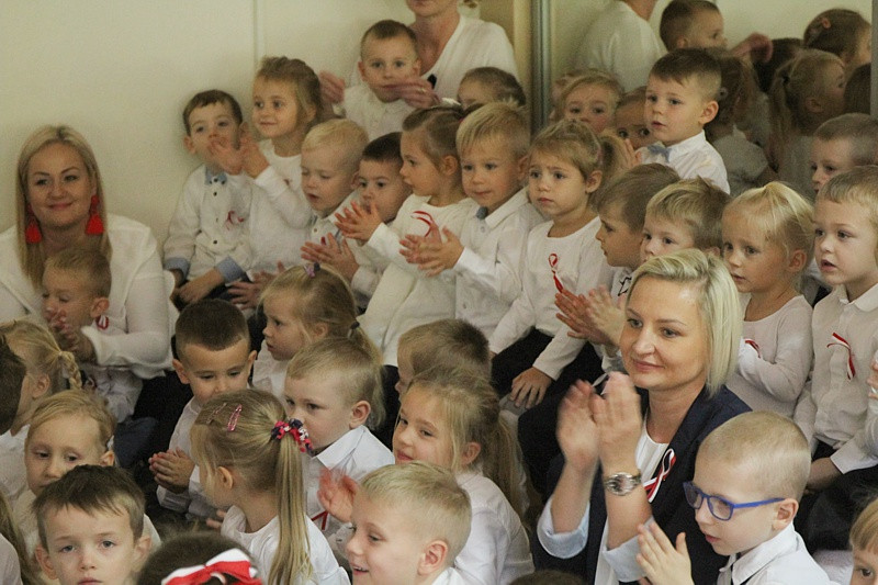 Przedszkolaki z 'Tęczowej krainy' dla Niepodległej [foto]