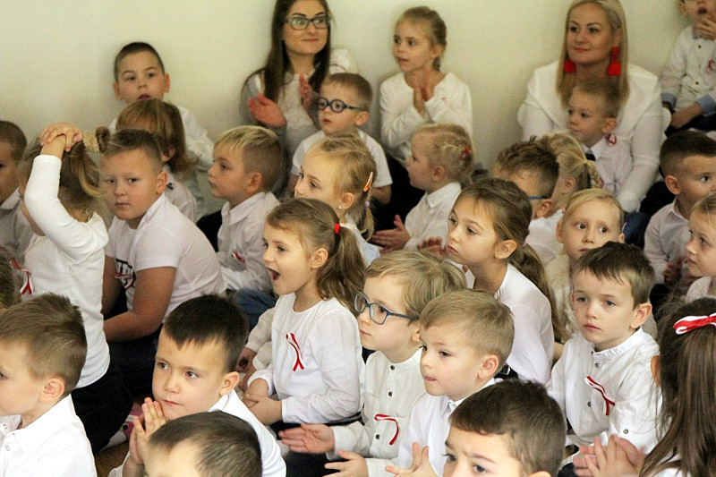 Przedszkolaki z 'Tęczowej krainy' dla Niepodległej [foto]