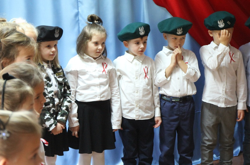 Przedszkolaki z 'Tęczowej krainy' dla Niepodległej [foto]