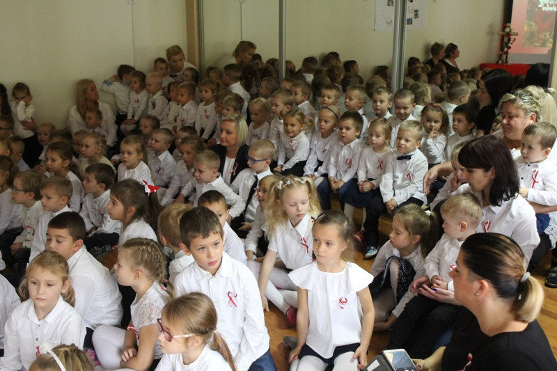 Przedszkolaki z 'Tęczowej krainy' dla Niepodległej [foto]
