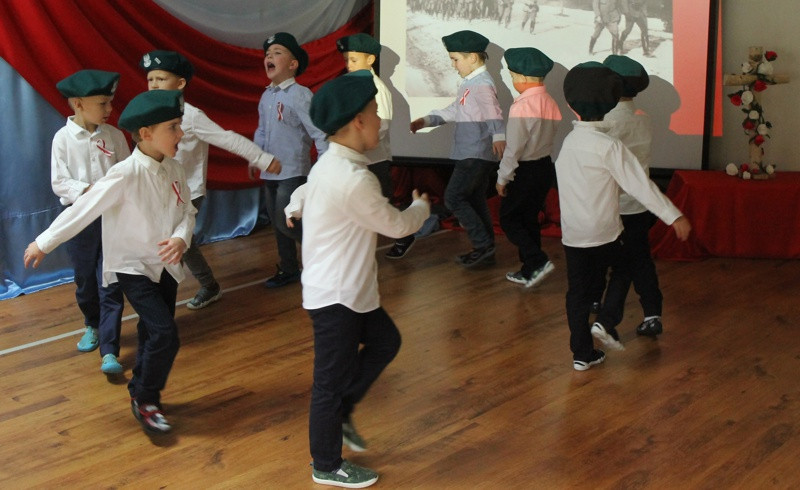 Przedszkolaki z 'Tęczowej krainy' dla Niepodległej [foto]