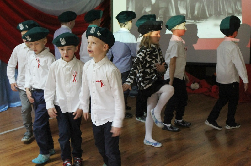 Przedszkolaki z 'Tęczowej krainy' dla Niepodległej [foto]