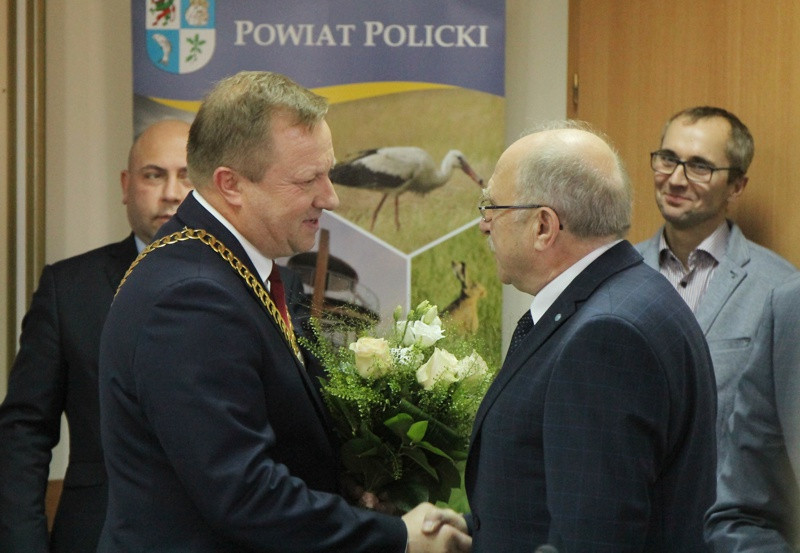 II Sesja Rady Powiatu - radni wybrali starostę, wicestarostę, członka zarządu i wiceprzewodniczących [foto]