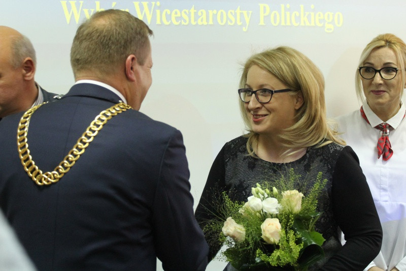 II Sesja Rady Powiatu - radni wybrali starostę, wicestarostę, członka zarządu i wiceprzewodniczących [foto]