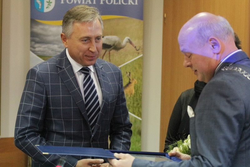 II Sesja Rady Powiatu - radni wybrali starostę, wicestarostę, członka zarządu i wiceprzewodniczących [foto]