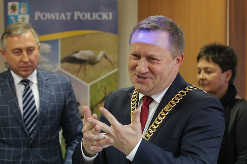 II Sesja Rady Powiatu - radni wybrali starostę, wicestarostę, członka zarządu i wiceprzewodniczących [foto]