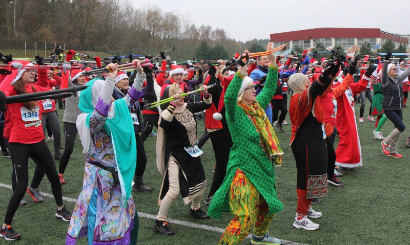 VI Bieg Mikołajkowy - marsz nordic walking [foto]