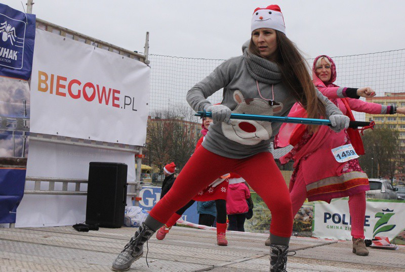 VI Bieg Mikołajkowy - marsz nordic walking [foto]