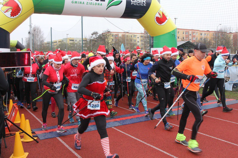 VI Bieg Mikołajkowy - marsz nordic walking [foto]
