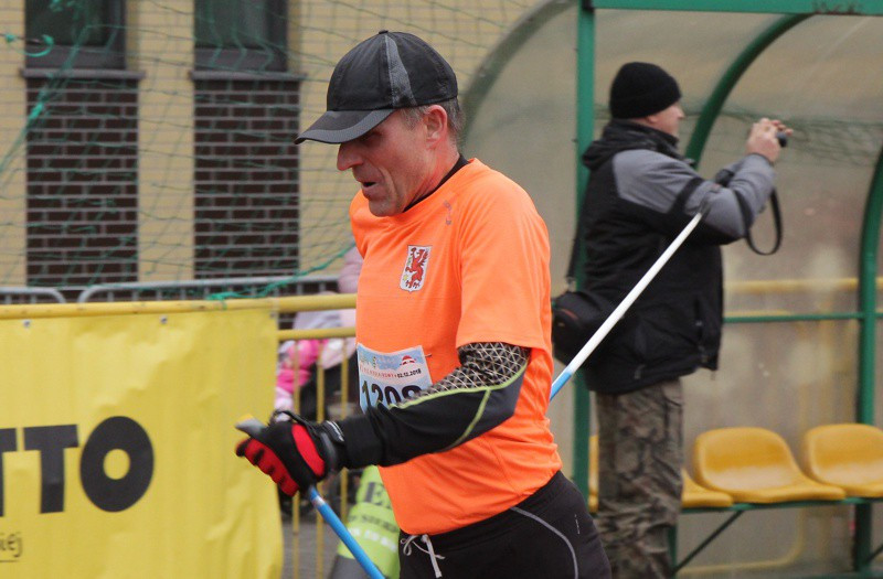 VI Bieg Mikołajkowy - marsz nordic walking [foto]