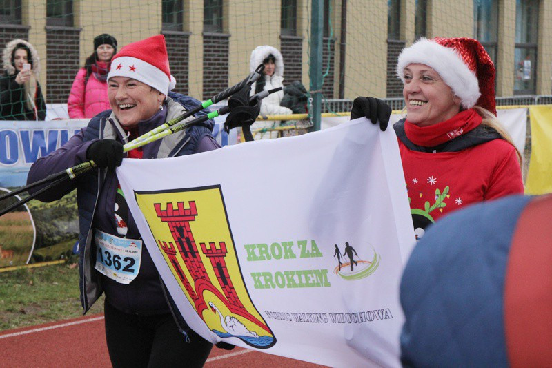 VI Bieg Mikołajkowy - marsz nordic walking [foto]