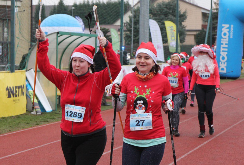 VI Bieg Mikołajkowy - marsz nordic walking [foto]