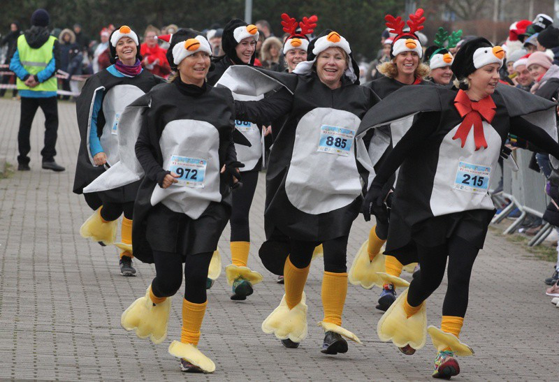 1200 uczestników pobiegło w VI Biegu Mikołajkowym [foto]