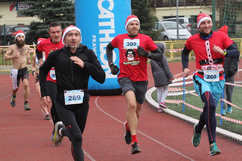 1200 uczestników pobiegło w VI Biegu Mikołajkowym [foto]