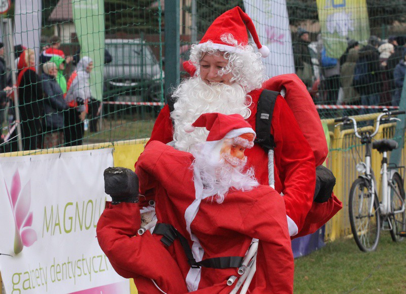 1200 uczestników pobiegło w VI Biegu Mikołajkowym [foto]