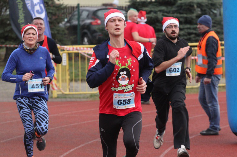 1200 uczestników pobiegło w VI Biegu Mikołajkowym [foto]