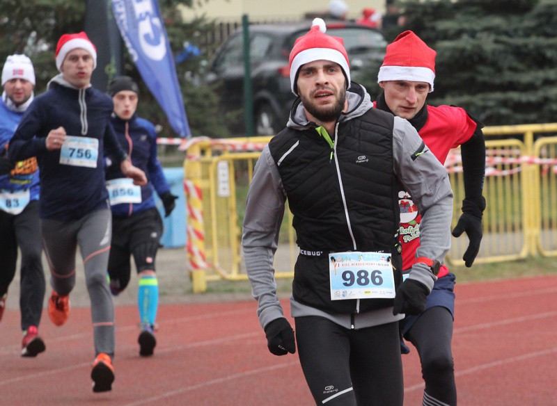 1200 uczestników pobiegło w VI Biegu Mikołajkowym [foto]