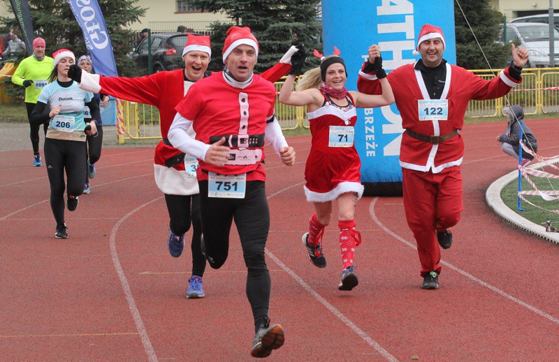 1200 uczestników pobiegło w VI Biegu Mikołajkowym [foto]