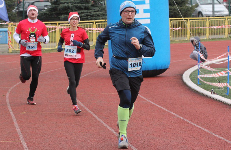 1200 uczestników pobiegło w VI Biegu Mikołajkowym [foto]