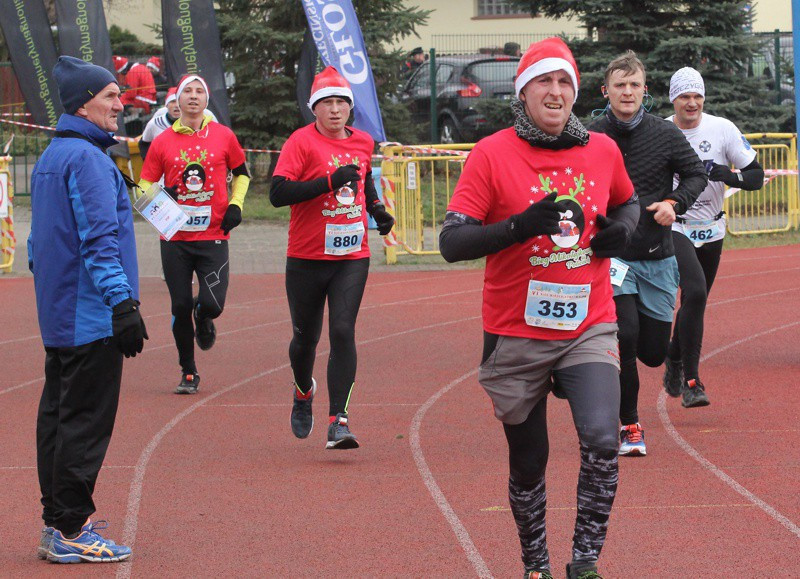 1200 uczestników pobiegło w VI Biegu Mikołajkowym [foto]