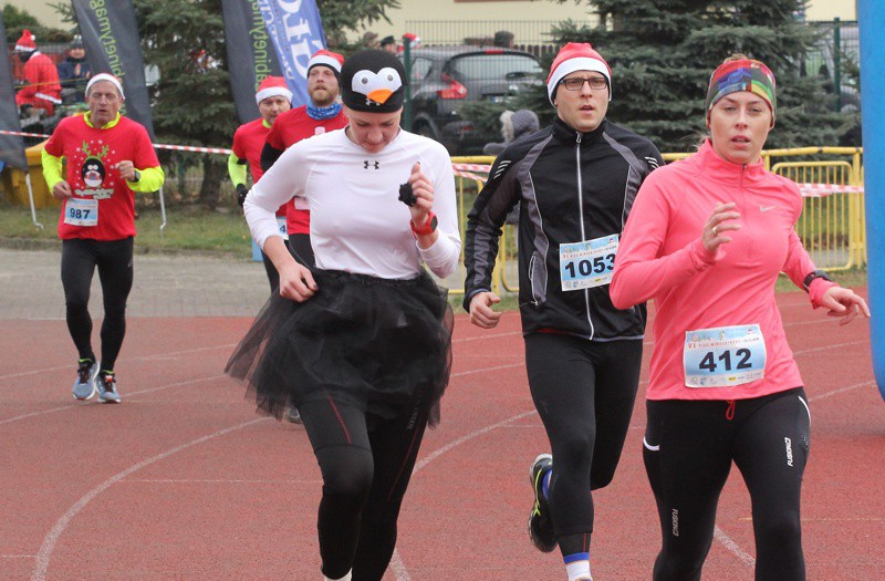 1200 uczestników pobiegło w VI Biegu Mikołajkowym [foto]