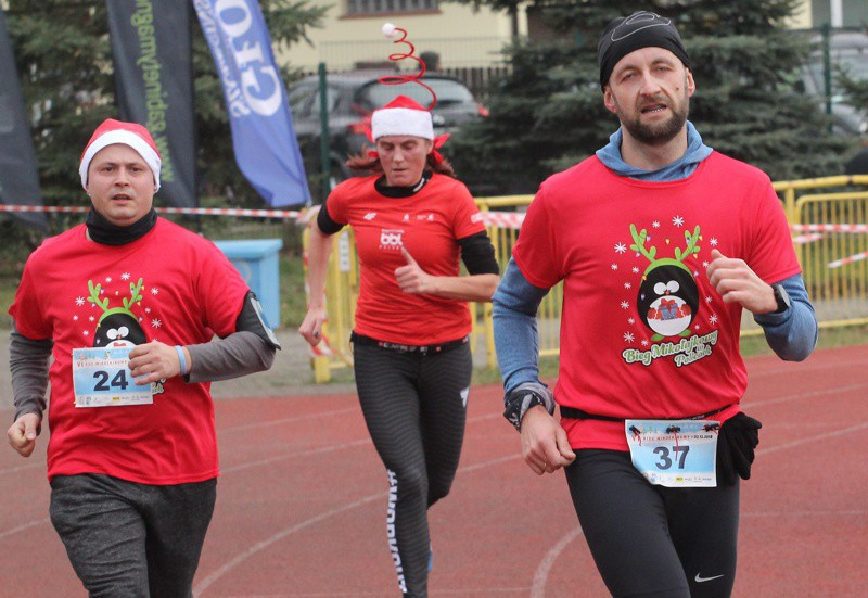 1200 uczestników pobiegło w VI Biegu Mikołajkowym [foto]