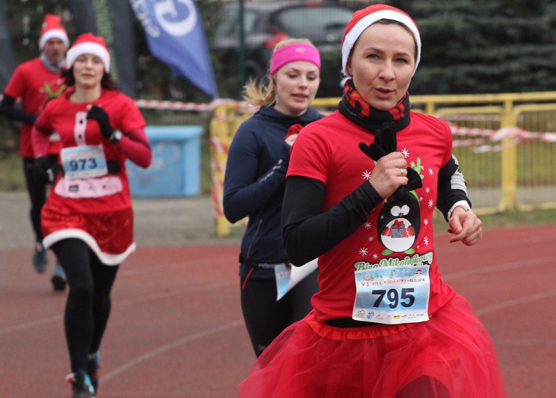 1200 uczestników pobiegło w VI Biegu Mikołajkowym [foto]