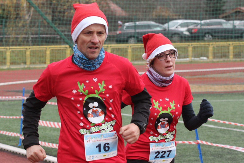 1200 uczestników pobiegło w VI Biegu Mikołajkowym [foto]