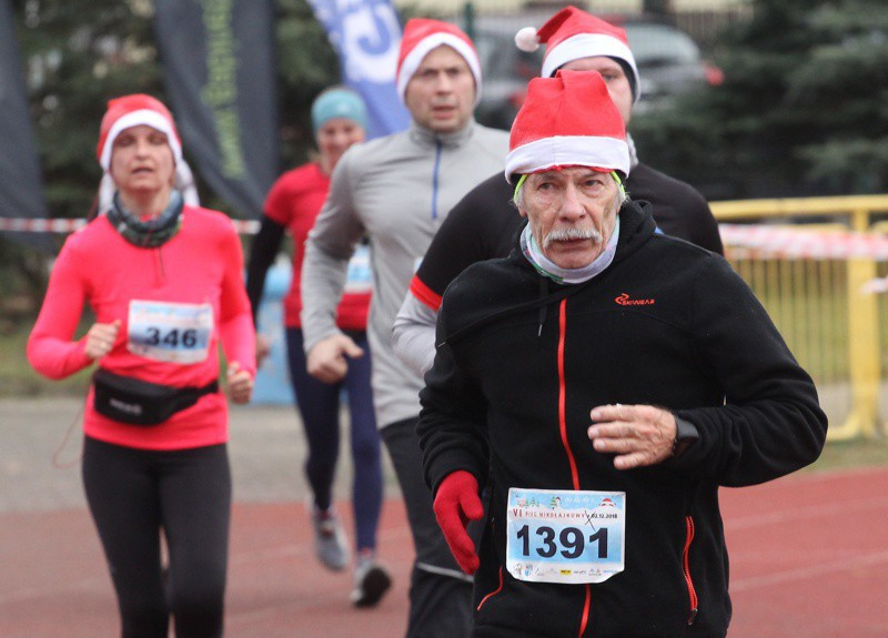 1200 uczestników pobiegło w VI Biegu Mikołajkowym [foto]