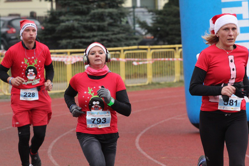 1200 uczestników pobiegło w VI Biegu Mikołajkowym [foto]