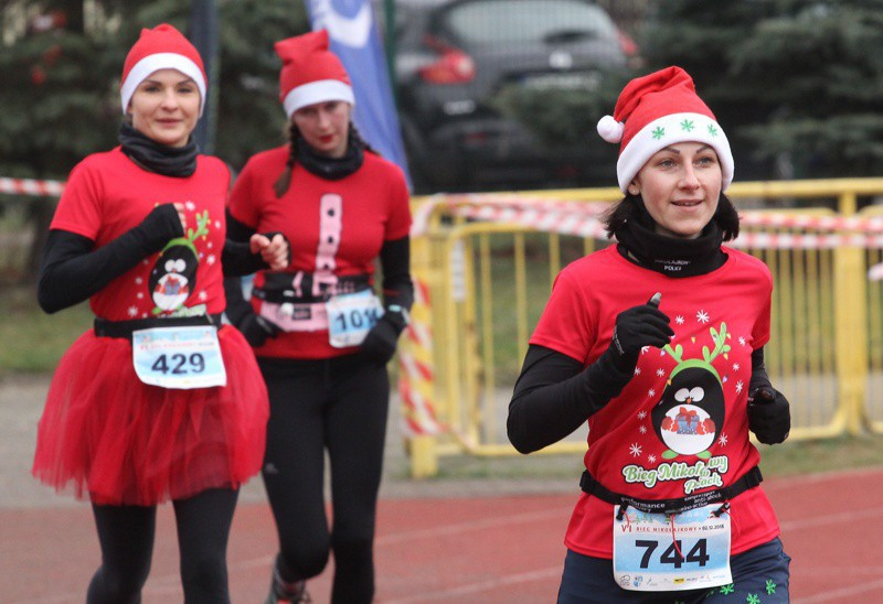 1200 uczestników pobiegło w VI Biegu Mikołajkowym [foto]