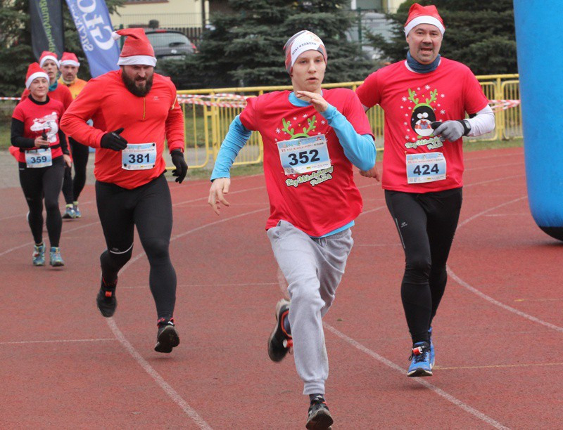 1200 uczestników pobiegło w VI Biegu Mikołajkowym [foto]