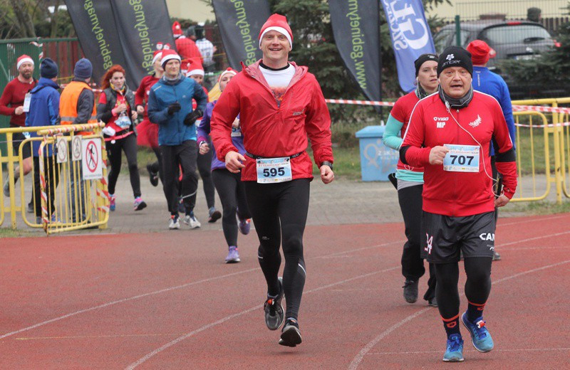 1200 uczestników pobiegło w VI Biegu Mikołajkowym [foto]
