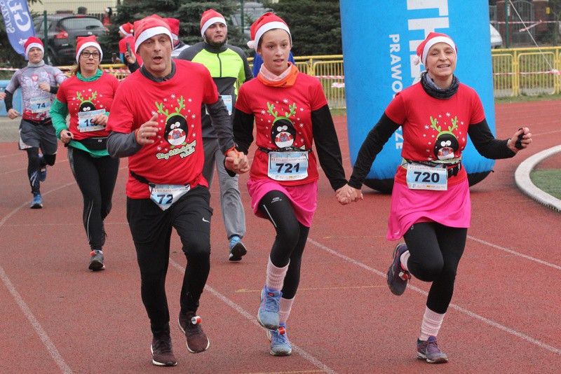 1200 uczestników pobiegło w VI Biegu Mikołajkowym [foto]