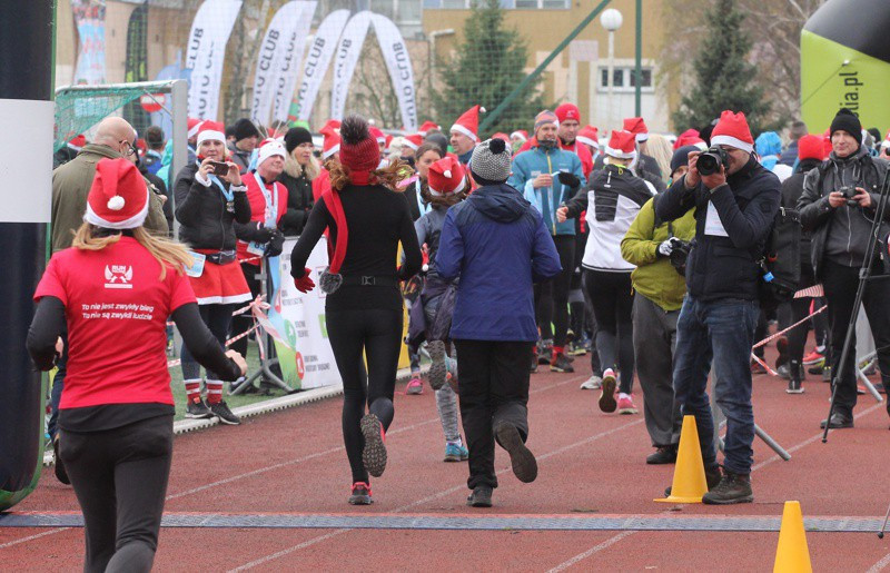 1200 uczestników pobiegło w VI Biegu Mikołajkowym [foto]