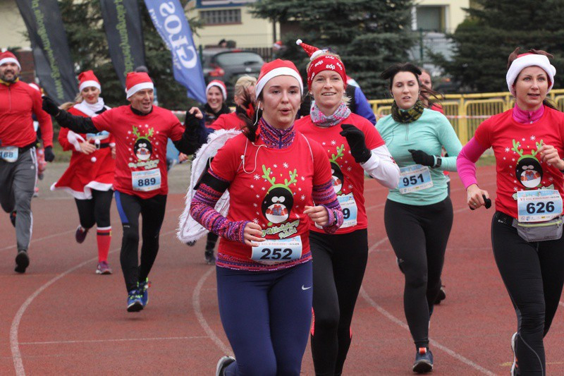 1200 uczestników pobiegło w VI Biegu Mikołajkowym [foto]