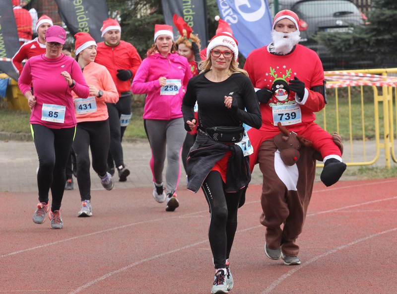 1200 uczestników pobiegło w VI Biegu Mikołajkowym [foto]