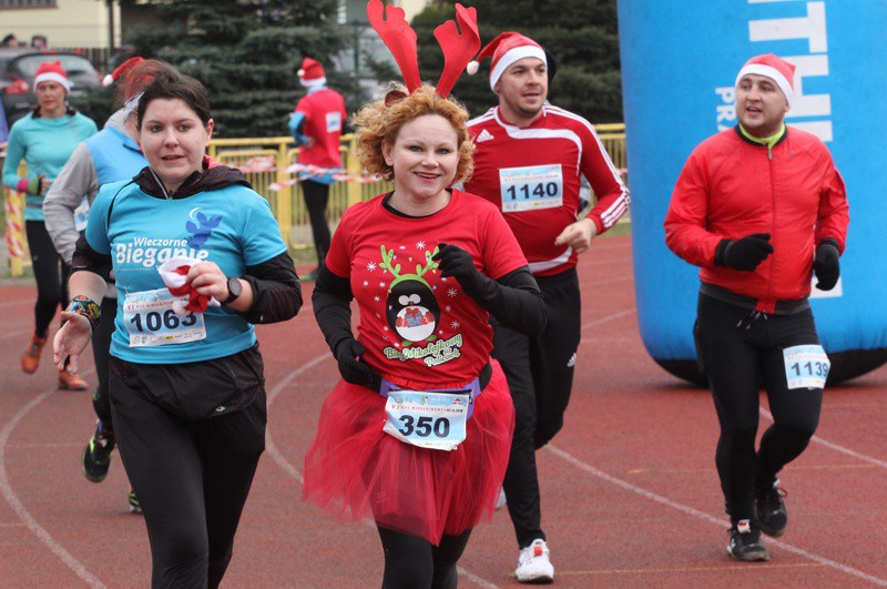 1200 uczestników pobiegło w VI Biegu Mikołajkowym [foto]