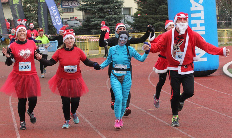 1200 uczestników pobiegło w VI Biegu Mikołajkowym [foto]
