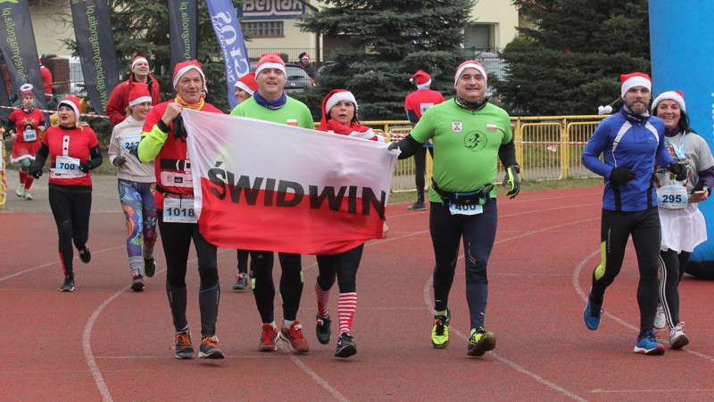 1200 uczestników pobiegło w VI Biegu Mikołajkowym [foto]