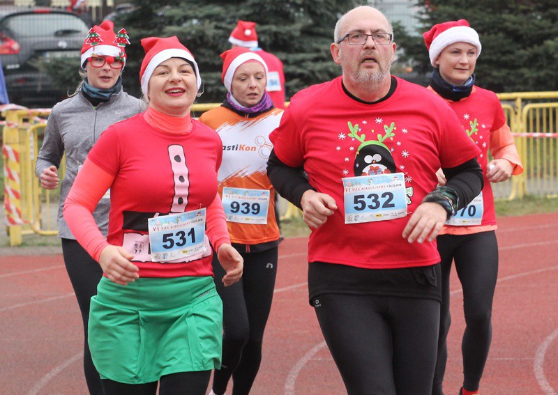 1200 uczestników pobiegło w VI Biegu Mikołajkowym [foto]